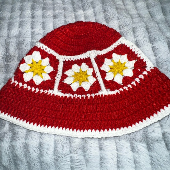 Crochet Flower Bucket Hat 🌼 - Picture 2 of 4